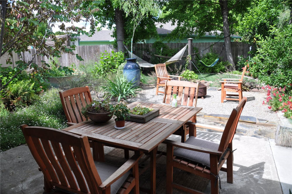 Alder Garden Backyard Table